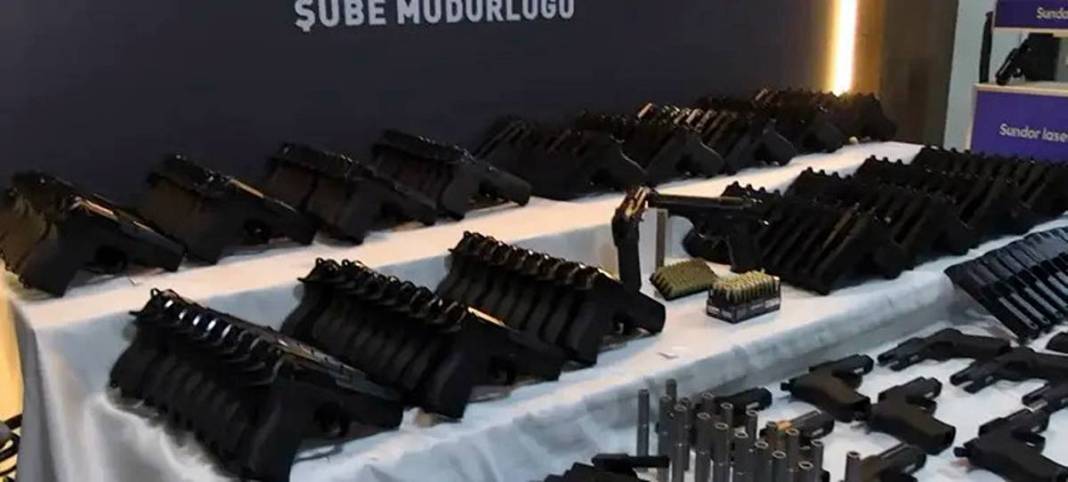 Oyuncak dükkanının alt katına inen polisin ağzı açık kaldı! Şehrin göbeğinde üretim atölyesi kurmuşlar 10